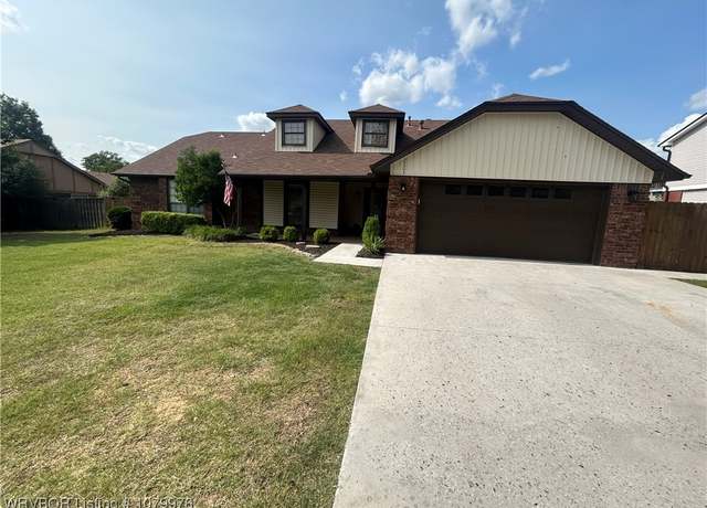 Property at 2205 Crosshill Rd, Fort Smith, AR 72908, 3 beds, 2 baths