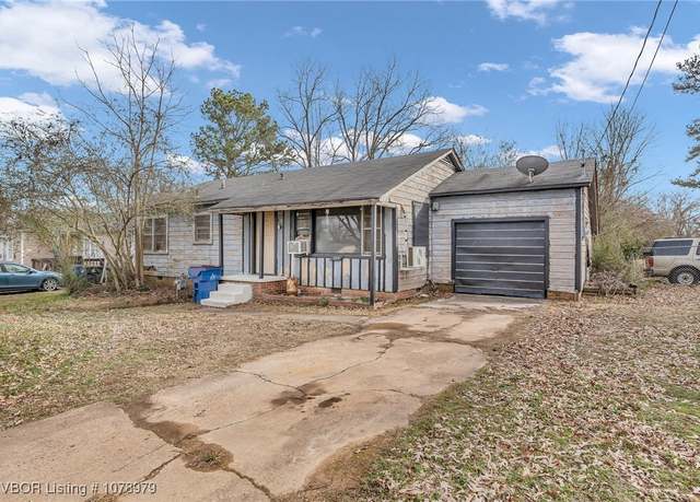 Property at 5214 Plum St, Fort Smith, AR 72904, 3 beds, 1 bath