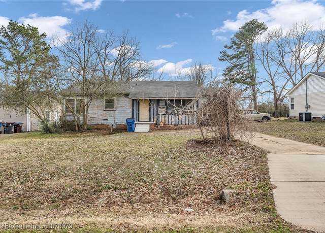 Property at 5214 Plum St, Fort Smith, AR 72904, 3 beds, 1 bath