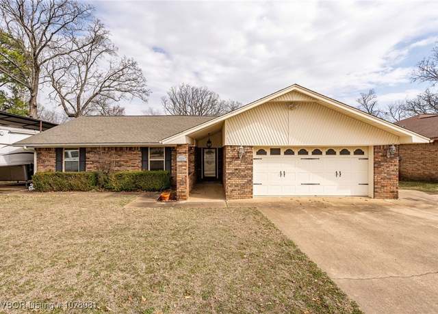 Property at 1206 Blueberry Hill St, Van Buren, AR 72956, 3 beds, 2 baths