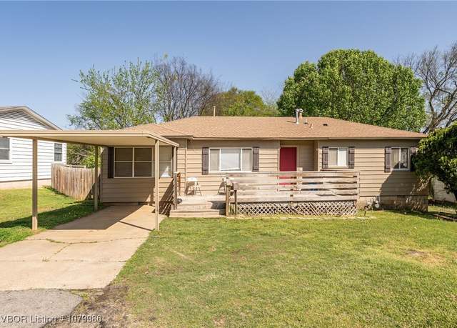 Property at 3007 S 18th St, Fort Smith, AR 72901, 4 beds, 2 baths