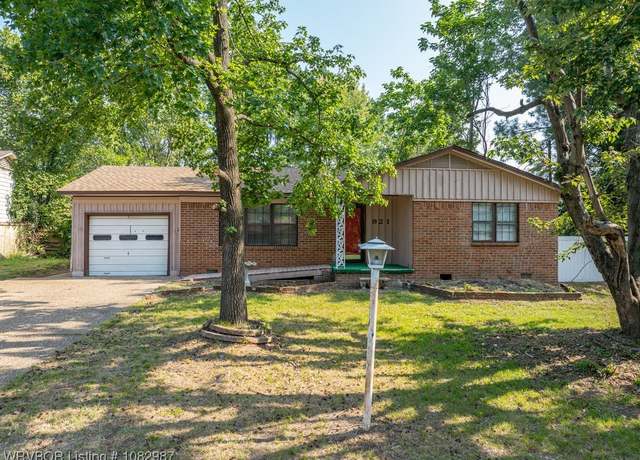Property at 921 Cedar Ln, Fort Smith, AR 72908, 3 beds, 1.5 baths
