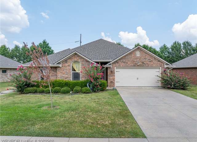 Property at 8707 Gracie Ln, Fort Smith, AR 72916, 3 beds, 2 baths