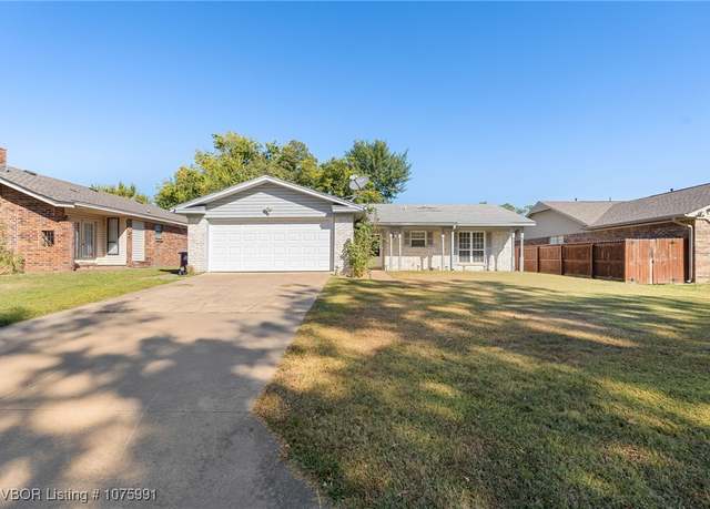 Property at 9213 Fresno St, Fort Smith, AR 72903, 3 beds, 2 baths