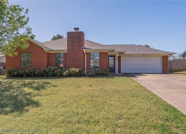 Property at 2205 Meadow Ln, Barling, AR 72923, 3 beds, 2 baths