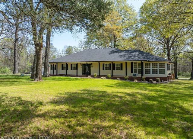 Property at 851 Arnold Acres St, Van Buren, AR 72956, 4 beds, 3 baths