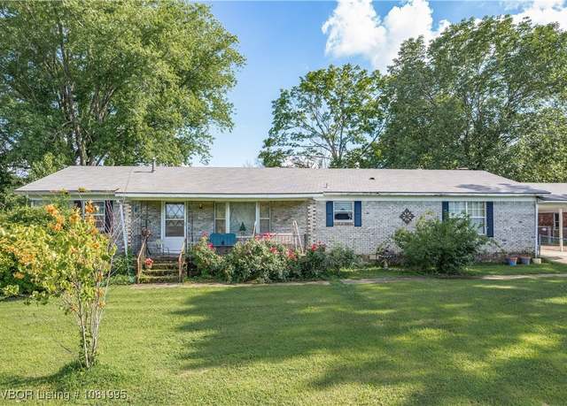 Property at 1215 Rena Rd, Van Buren, AR 72956, 3 beds, 2 baths