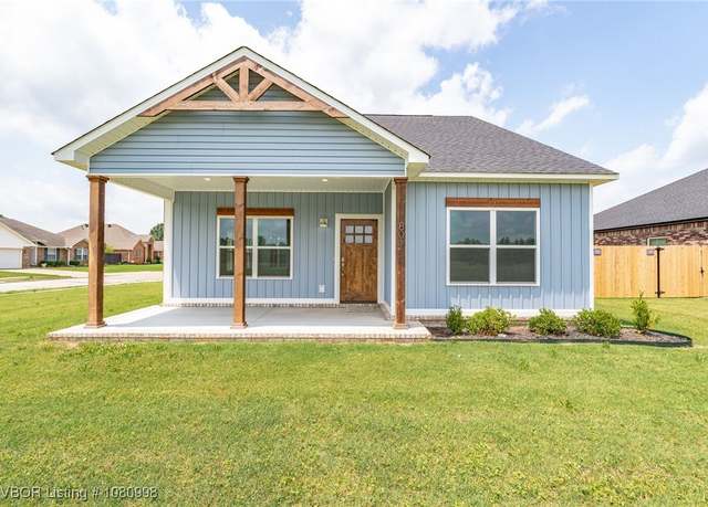 Property at 801 Avondale Dr, Alma, AR 72921, 3 beds, 2 baths
