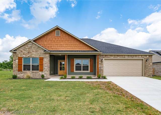 Property at 820 Avondale Dr, Alma, AR 72921, 3 beds, 2.5 baths