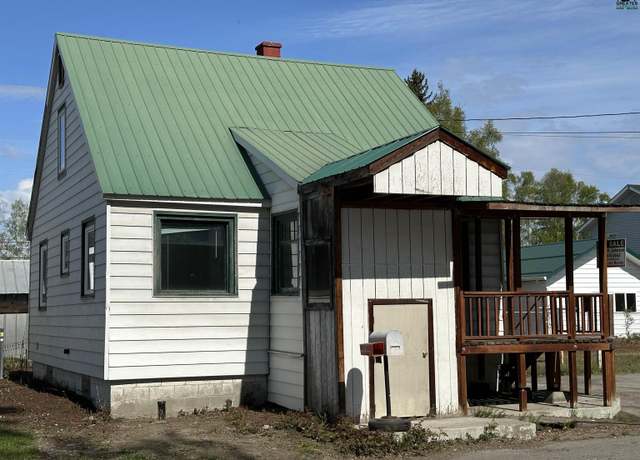 Property at 1016 9th Ave, Fairbanks, AK 99701, 3 beds, 2 baths