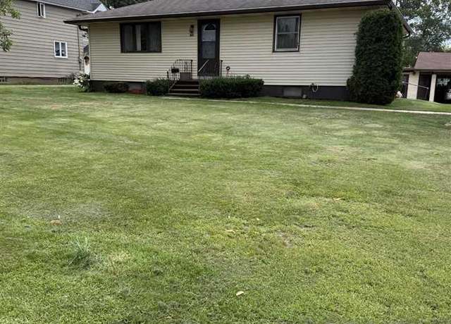 Property at 612 Fayal Rd, Eveleth, MN 55734, 3 beds, 1.75 baths