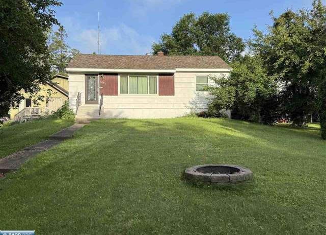 Property at 3027 8th Avenue Ave E, Hibbing, MN 55746, 3 beds, 2 baths