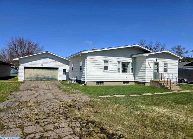 Property at 1933 E 27th St, Hibbing, MN 55746, 3 beds, 2 baths