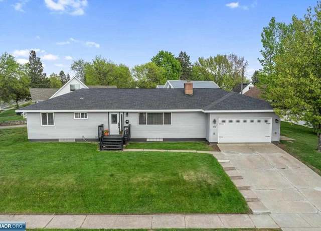 Property at 504 Dorchester Dr, Hoyt Lakes, MN 55750, 3 beds, 3 baths