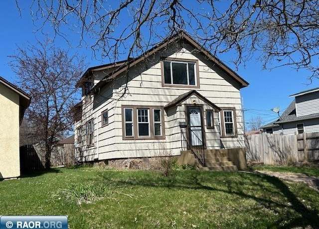 Property at 1517 14th Ave, Hibbing, MN 55746, 5 beds, 2 baths