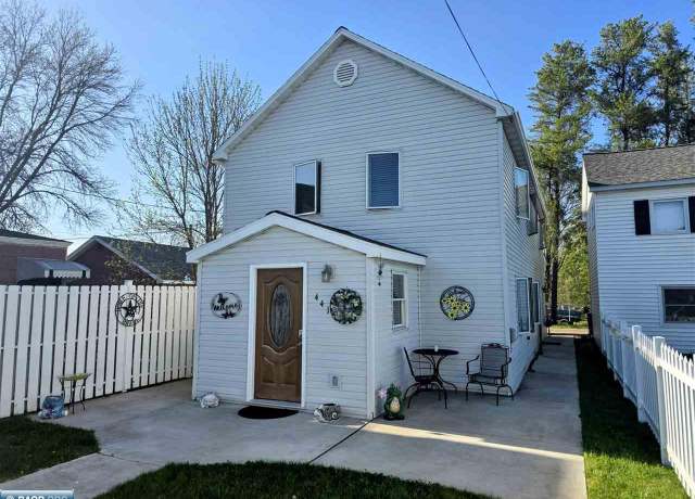 Property at 441 Culver Ave, Buhl, MN 55713, 4 beds, 2.5 baths