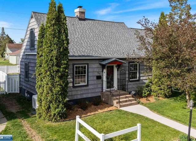 Property at 1019 14th St, Virginia, MN 55792, 4 beds, 3 baths