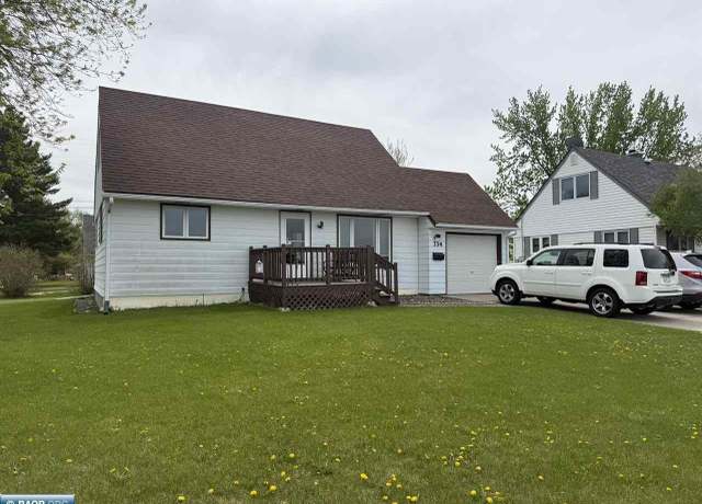 Property at 334 Hampshire Dr, Hoyt Lakes, MN 55750, 3 beds, 1.5 baths