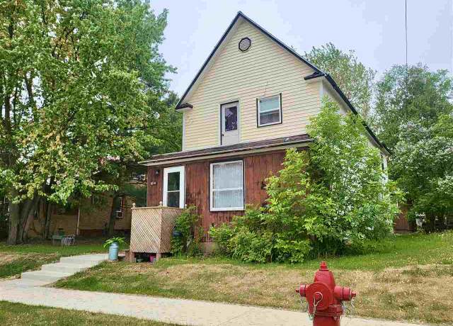 Property at 1014 6th Ave, Virginia, MN 55792, 6 beds, 4 baths