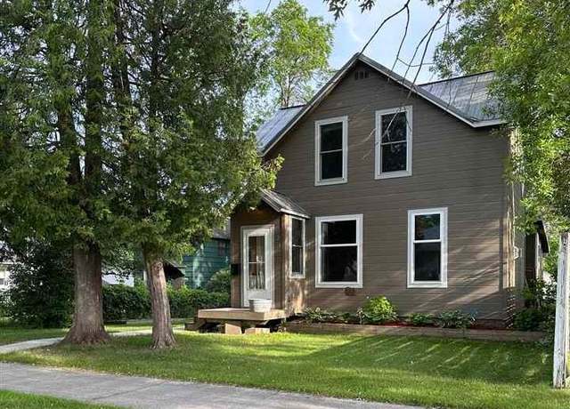 Property at 928 16th St St N, Virginia, MN 55792, 3 beds, 1.75 baths