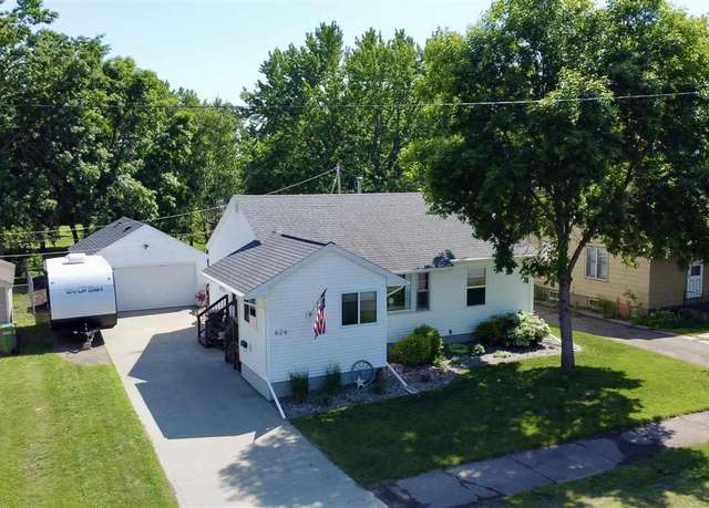 Property at 626 E 38th St, Hibbing, MN 55746, 3 beds, 2 baths