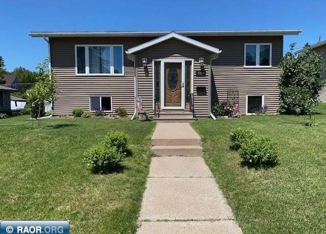 Property at 1019 17th St, Virginia, MN 55792, 3 beds, 1.75 baths