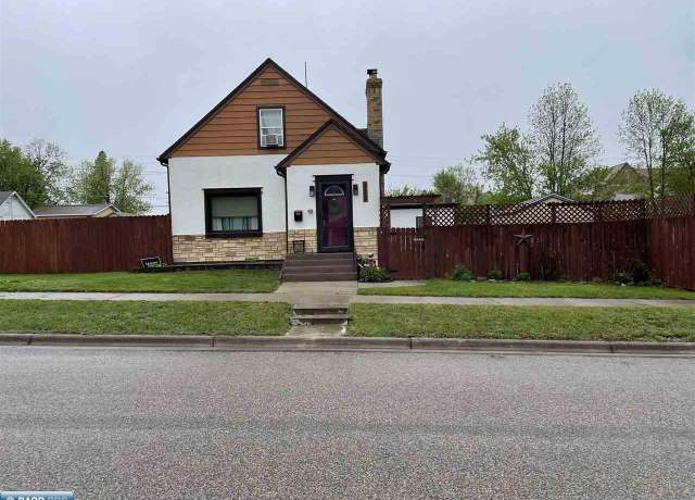 Property at 322 6th St St SW, Chisholm, MN 55719, 3 beds, 2 baths