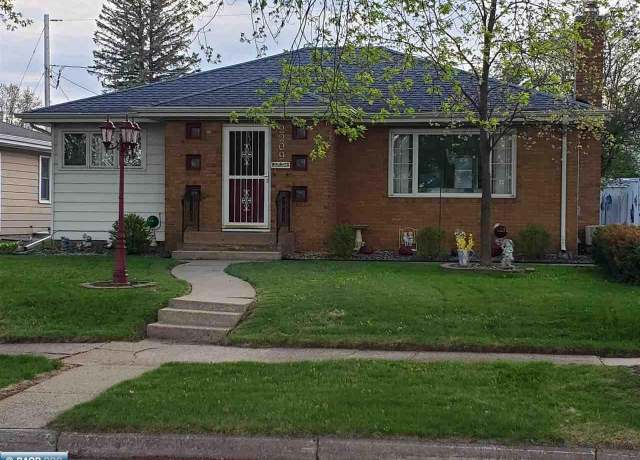 Property at 2209 12th Ave, Hibbing, MN 55746, 2 beds, 1.7 baths