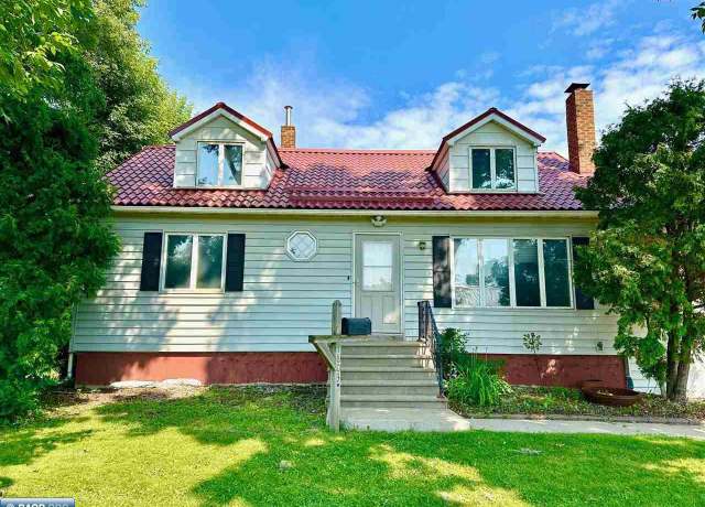 Property at 1803 Wolf Rd, Virginia, MN 55792, 4 beds, 3 baths