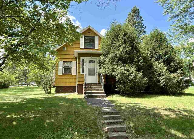 Property at 2927 5th Ave Ave E, Hibbing, MN 55746, 3 beds, 3 baths