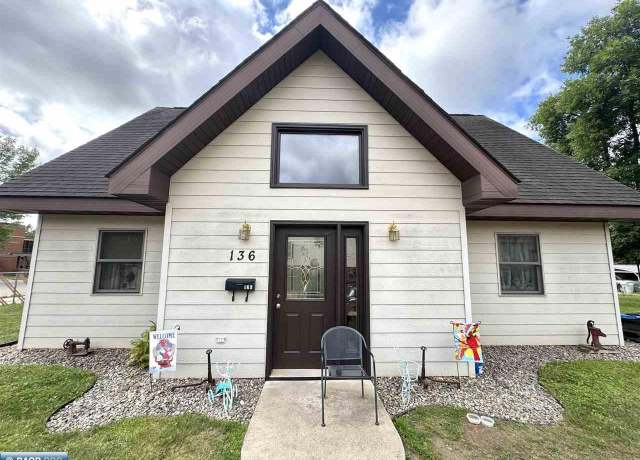 Property at 136 17th St, Hibbing, MN 55746, 3 beds, 2 baths