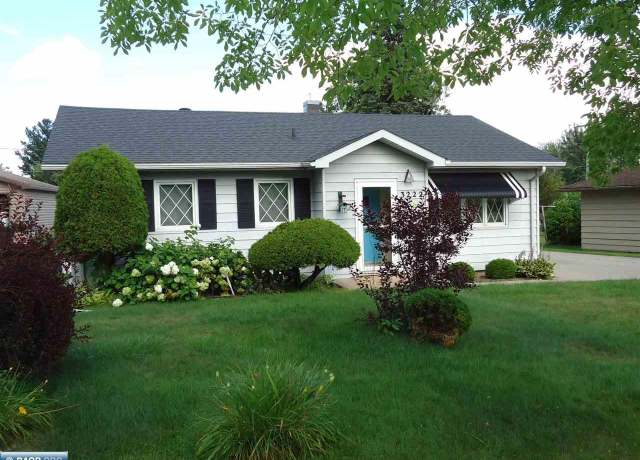 Property at 3222 Outer Dr, Hibbing, MN 55746, 3 beds, 2 baths