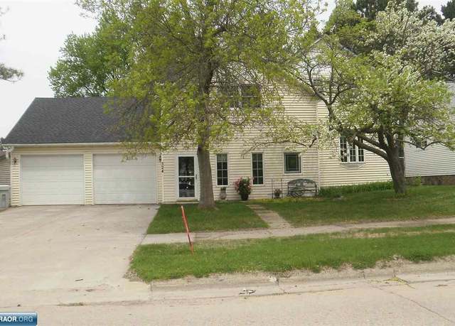 Property at 324 8th St, Chisholm, MN 55719, 4 beds, 3 baths