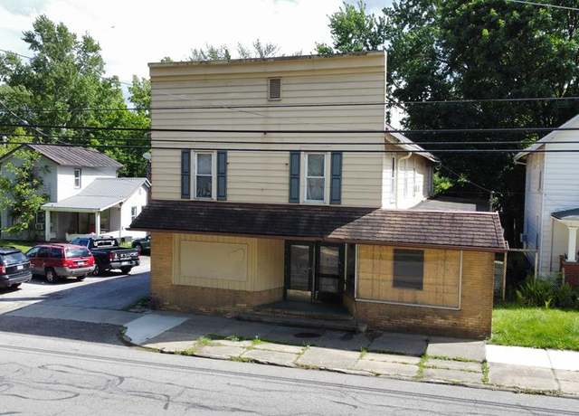 Property at 817 E Bowman St, Wooster, OH 44691, 4 beds, 2 baths