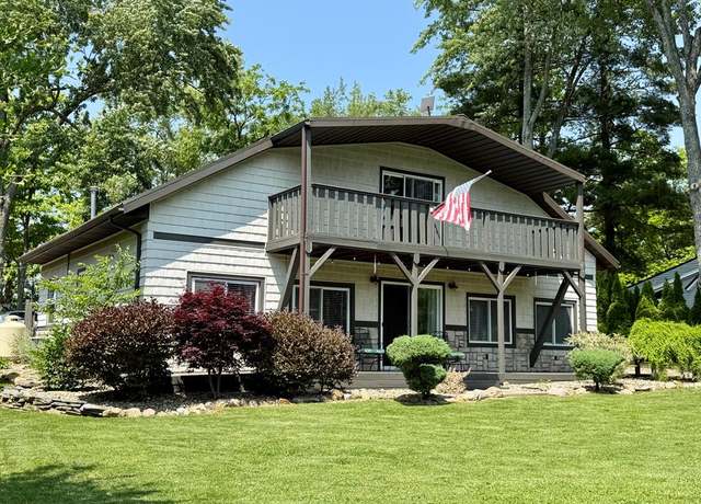 Property at 33 Beach Dr, Crestline, OH 44827, 3 beds, 2 baths