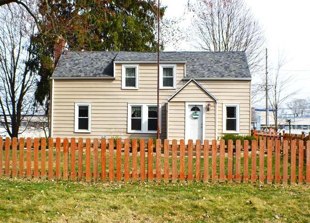 Property at 1005 Grove Ave, Ashland, OH 44805, 3 beds, 1 bath