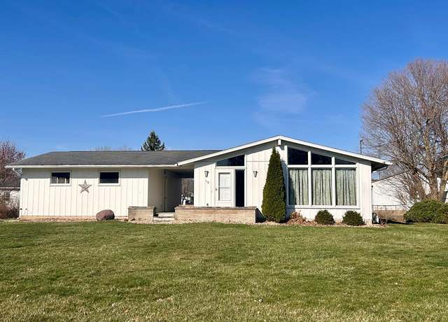 Property at 718 N Thoman St, Crestline, OH 44827, 3 beds, 1.5 baths