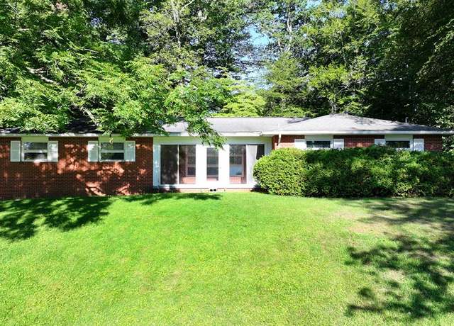 Property at 2012 Ranchwood Dr, Mansfield, OH 44903, 3 beds, 2.5 baths