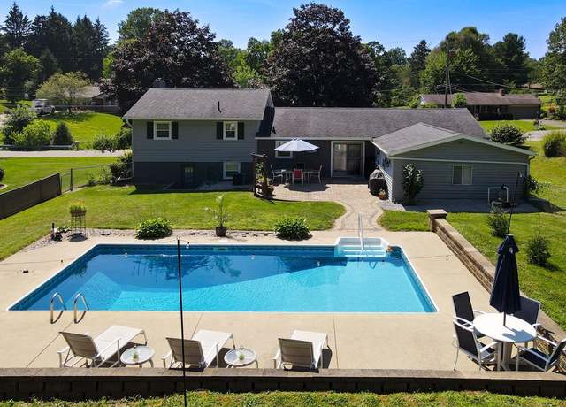 Property at 2171 Cloverdale Dr, Mansfield, OH 44903, 3 beds, 2 baths