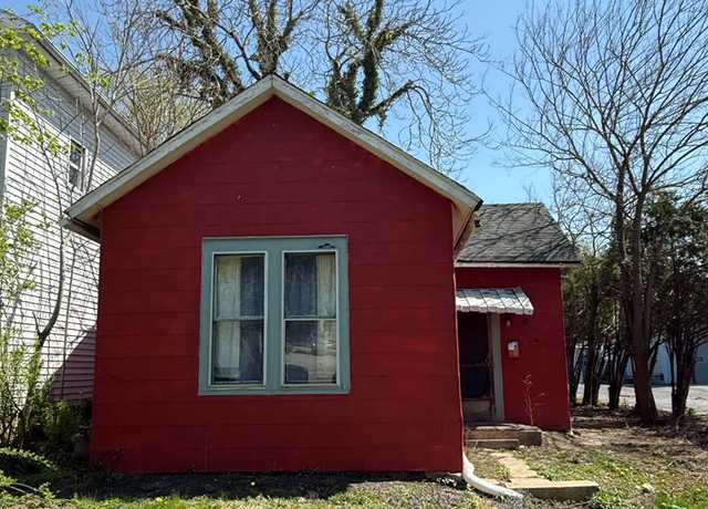 Property at 722 N Elizabeth St, Lima, OH 45801, 2 beds, 1 bath