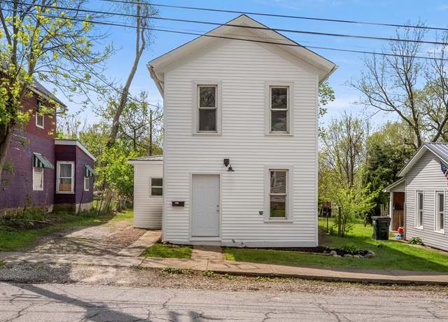 Property at 216 W Vine St, Wooster, OH 44691, 3 beds, 1 bath