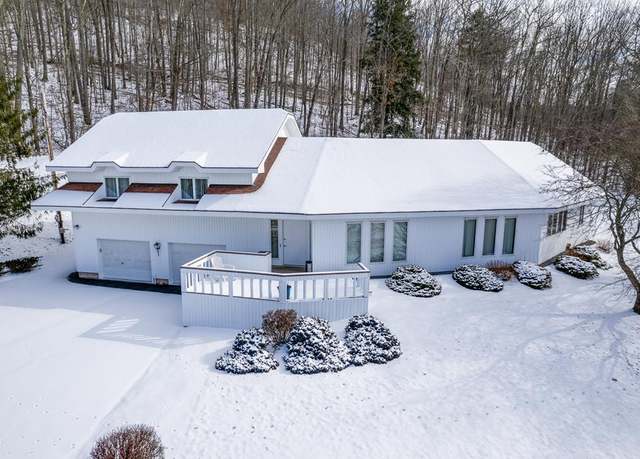 Property at 108 Oakwood Dr, Middlebury Center, PA 16935, 4 beds, 2.5 baths