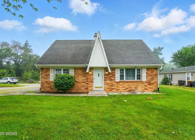 Property at 1572 S Clinton St, Defiance, OH 43512, 3 beds, 2 baths