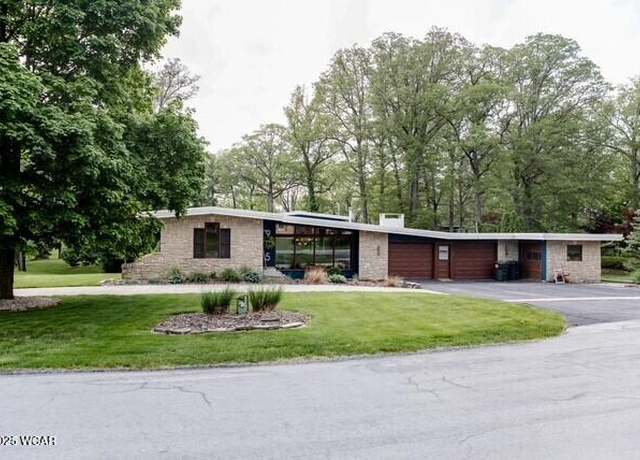 Property at 915 Neil Armstrong Dr, Wapakoneta, OH 45895, 4 beds, 2 baths