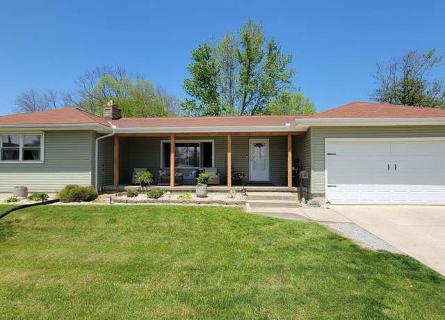 Property at 6 E Silver St, Wapakoneta, OH 45895, 3 beds, 2.5 baths