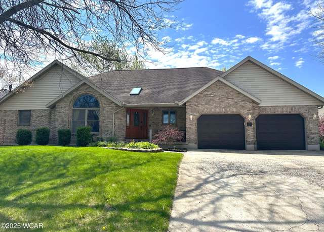 Property at 1203 Oakridge Ct, Wapakoneta, OH 45895, 3 beds, 2.5 baths