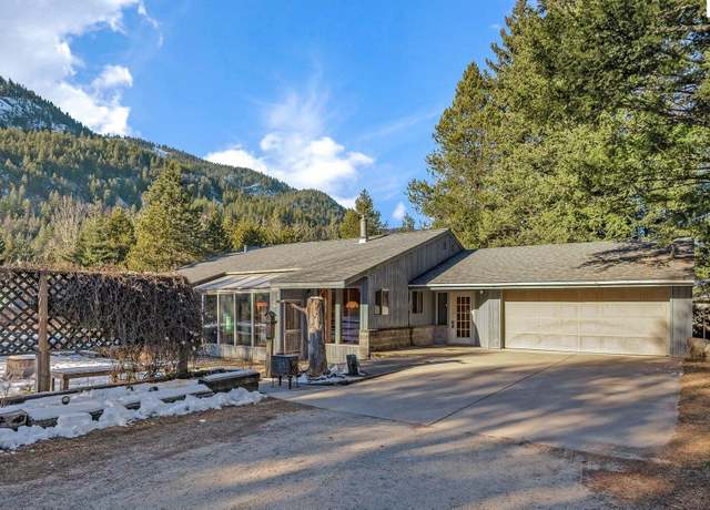 Property at 224 Park Ln, Sandpoint, ID 83864, 3 beds, 2 baths