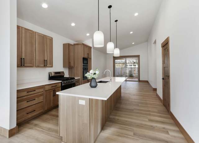 Property at 181 Madera Dr, Sandpoint, ID 83864, 4 beds, 3 baths