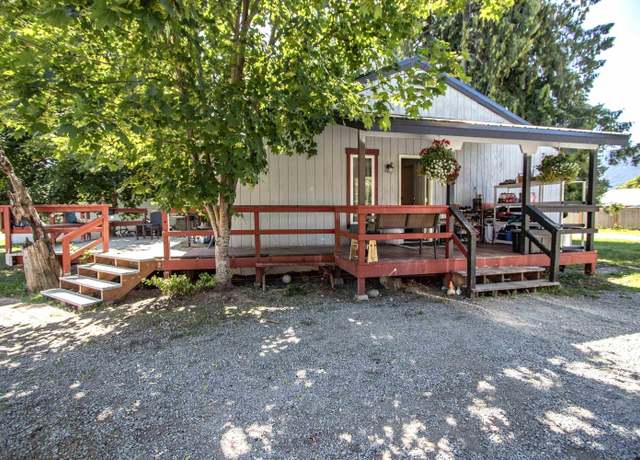 Property at 517 N Stephen St, Clark Fork, ID 83811, 7 beds, 4 baths