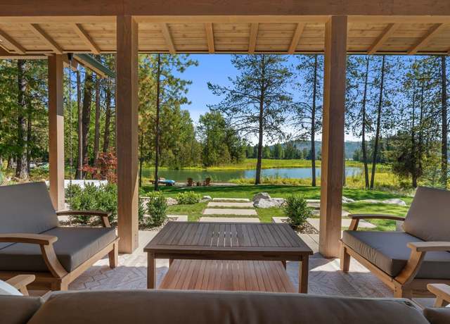 Property at 515 West Beach Ct, Dover, ID 83825, 3 beds, 5 baths